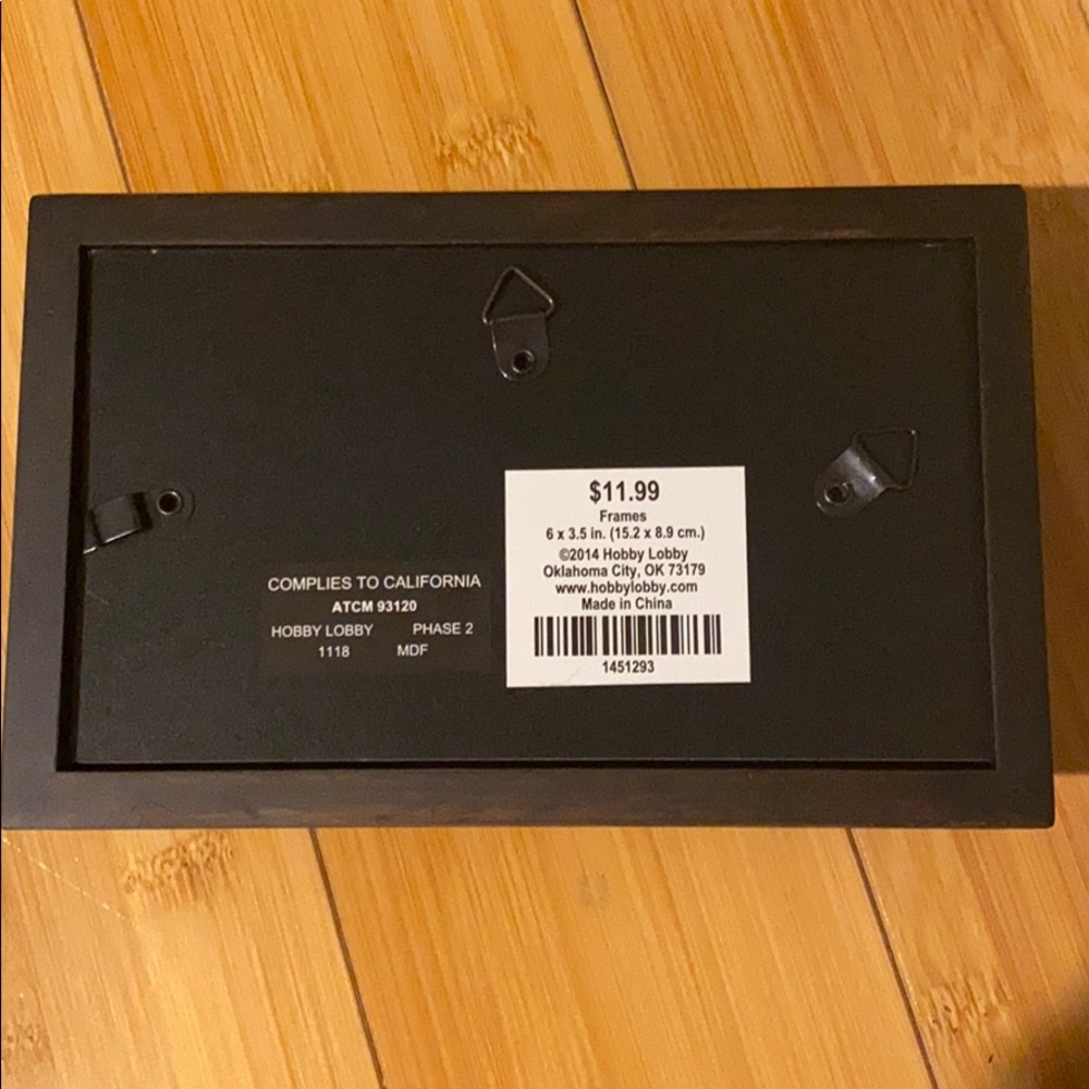 Small Show Box - Picture 2 of 2